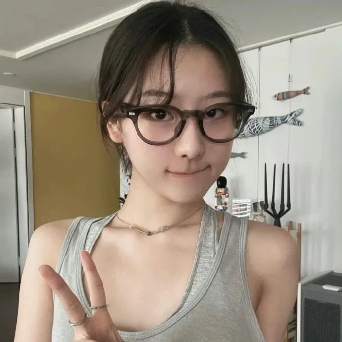 穿盔甲的少女